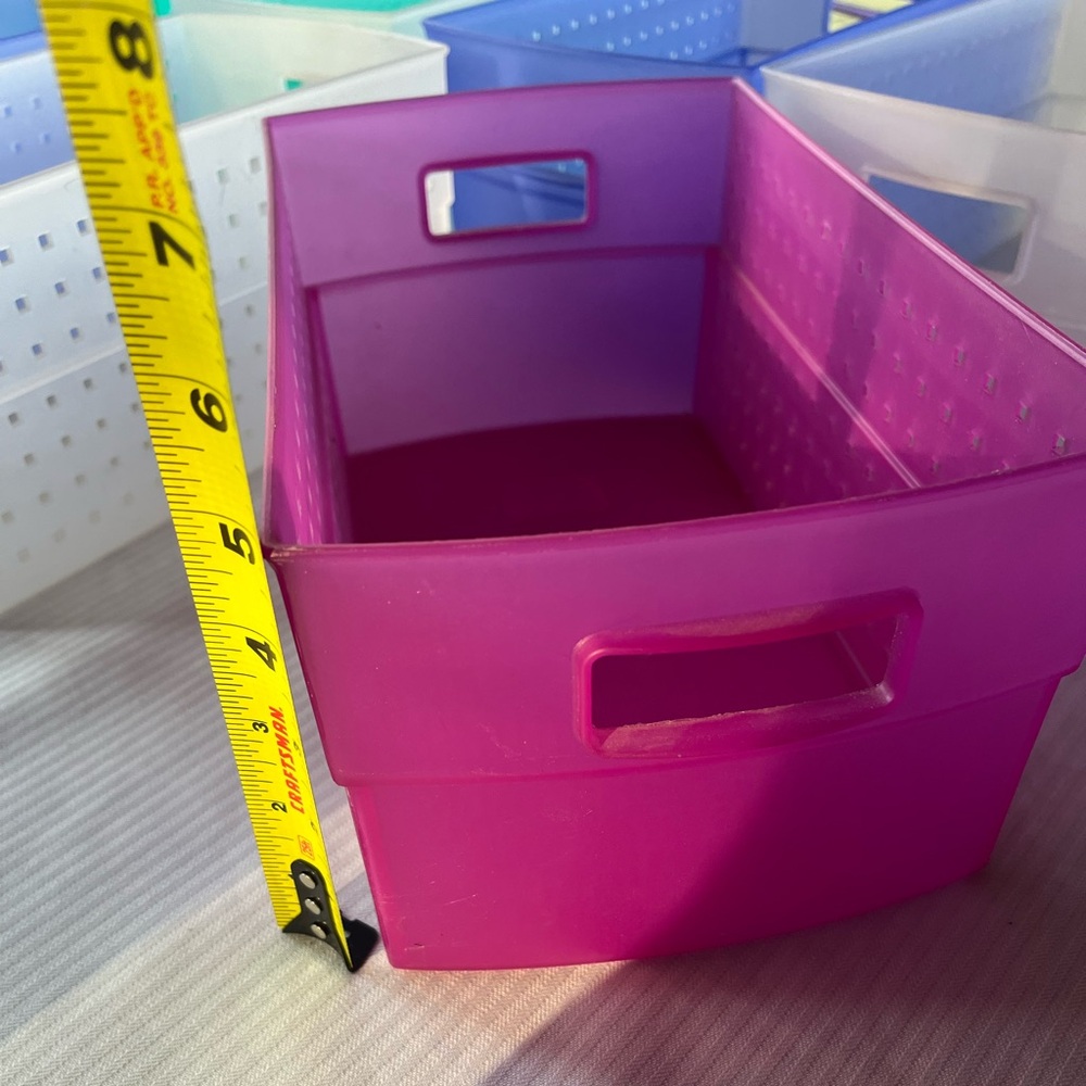 4-Plastic Baskets - Picture 5 of 9